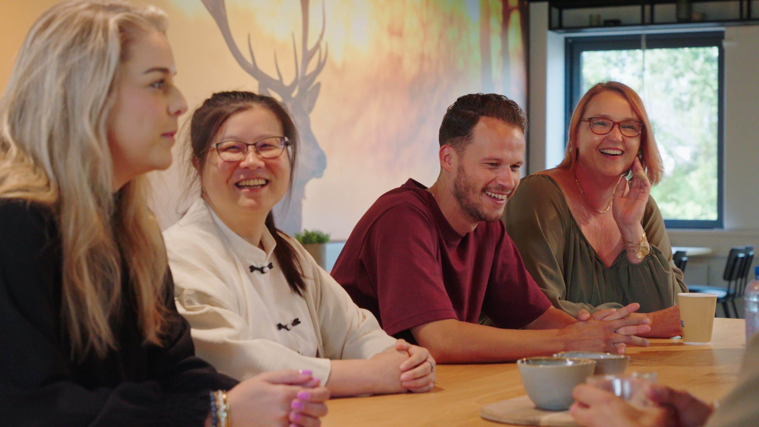 KMO Solutions team lachend